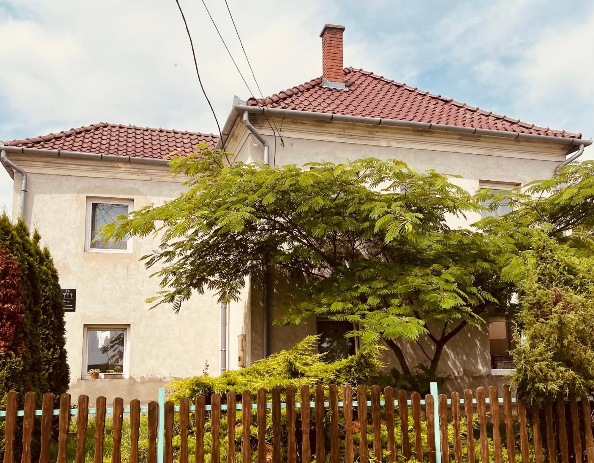 Teesz Vendeghaz Apartment Zalahashagy Bagian luar foto